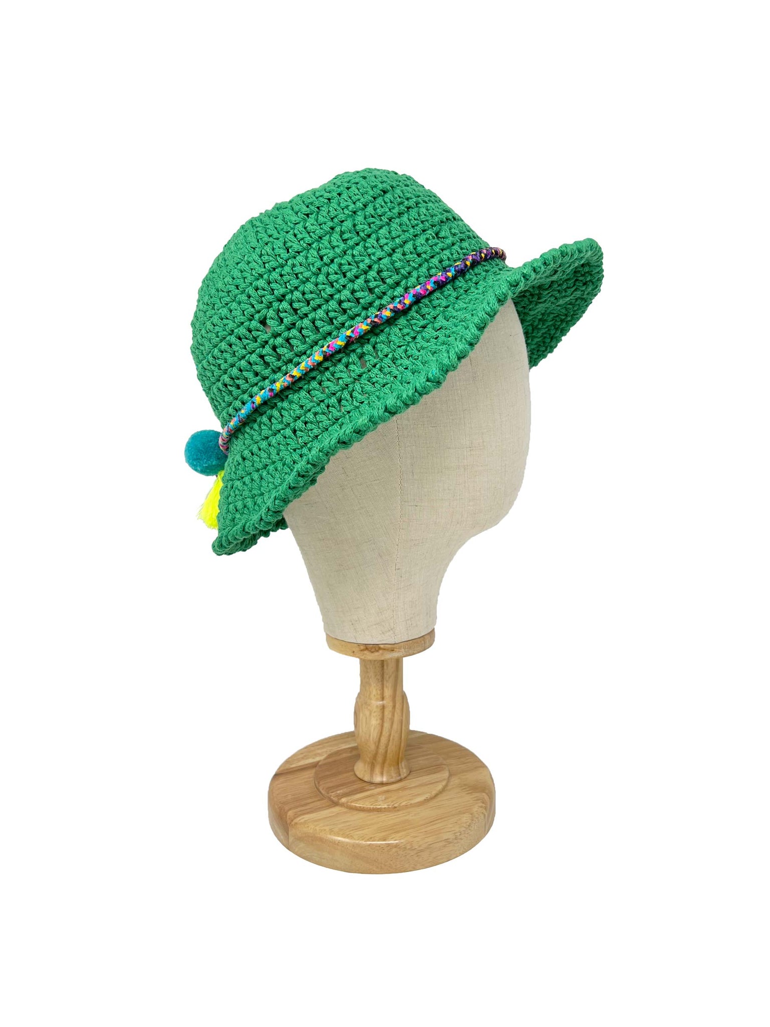 Cappello da pescatore verde fatto a mano all'uncinetto con pon pon