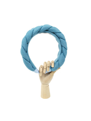 Cerchietto intrecciato in lana azzurra "Frida".