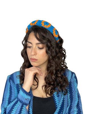 Cerchietto per capelli all'uncinetto azzurro e arancione