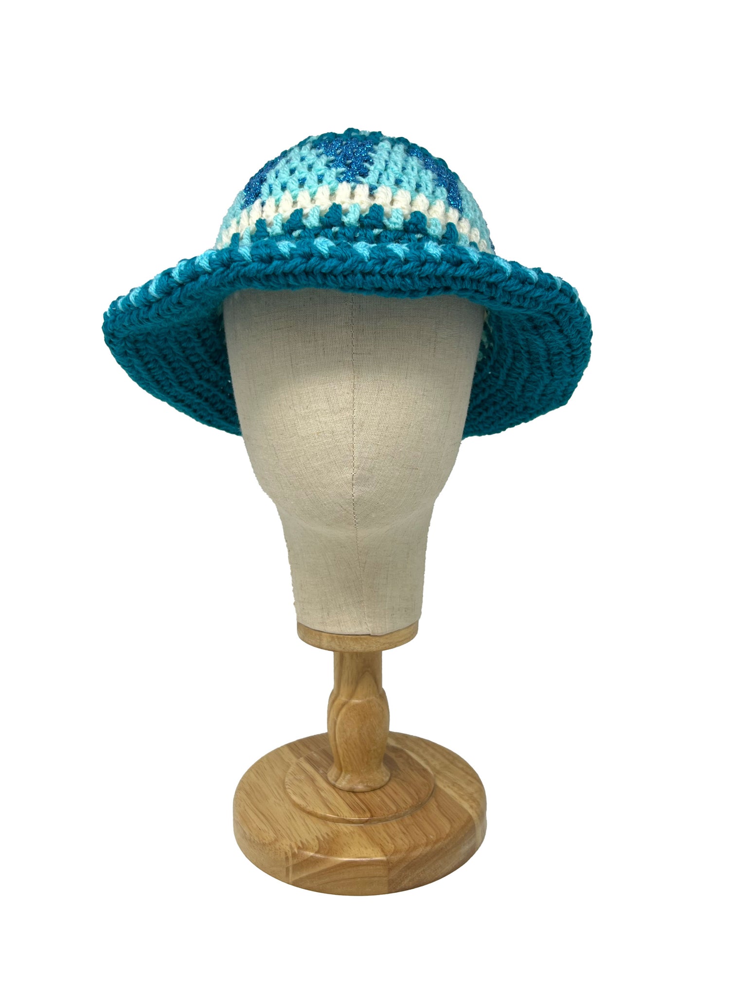 Cappello a secchiello lavorato all'uncinetto in lana etnica turchese e azzurro