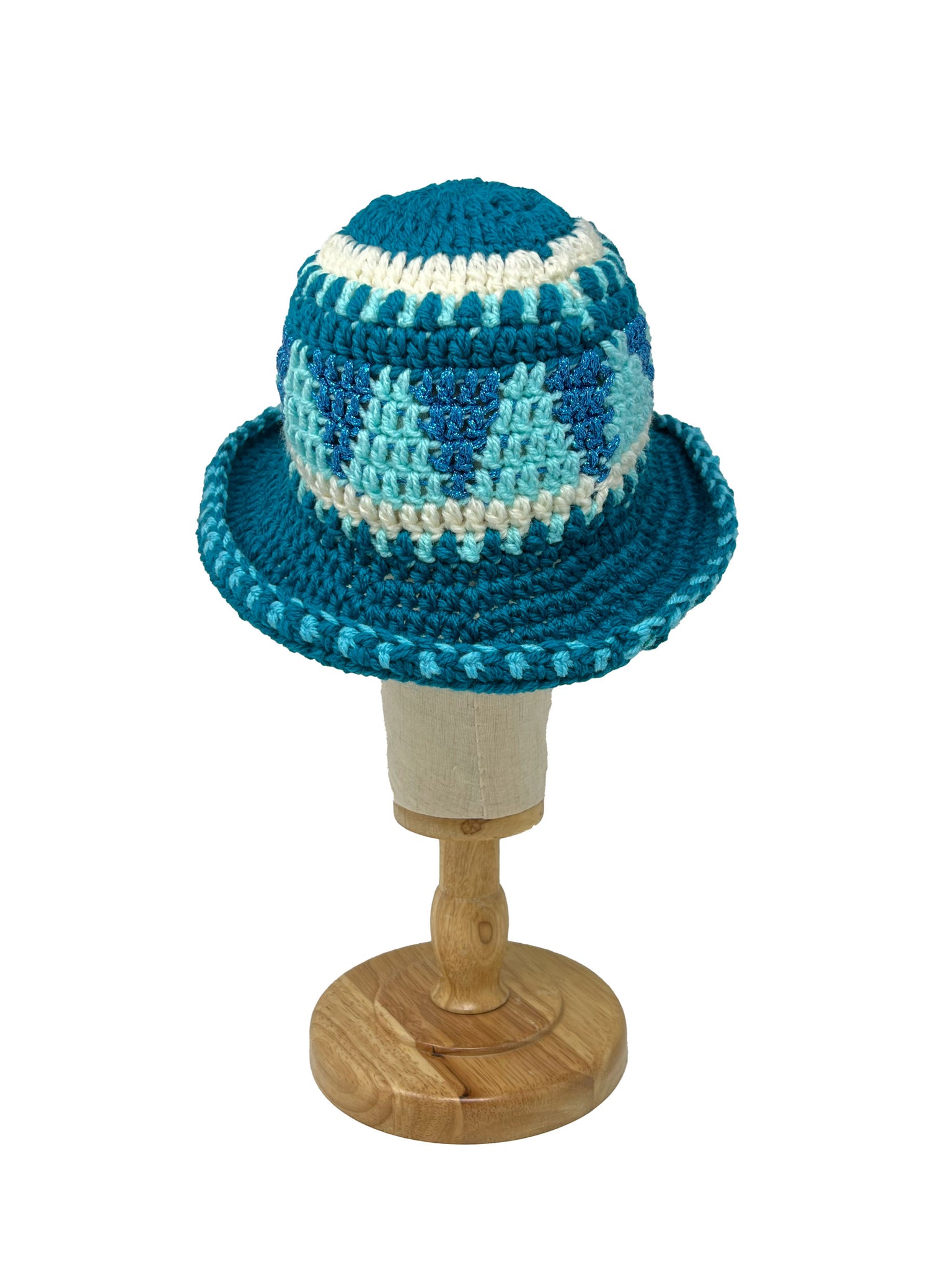 Cappello a secchiello lavorato all'uncinetto in lana etnica turchese e azzurro