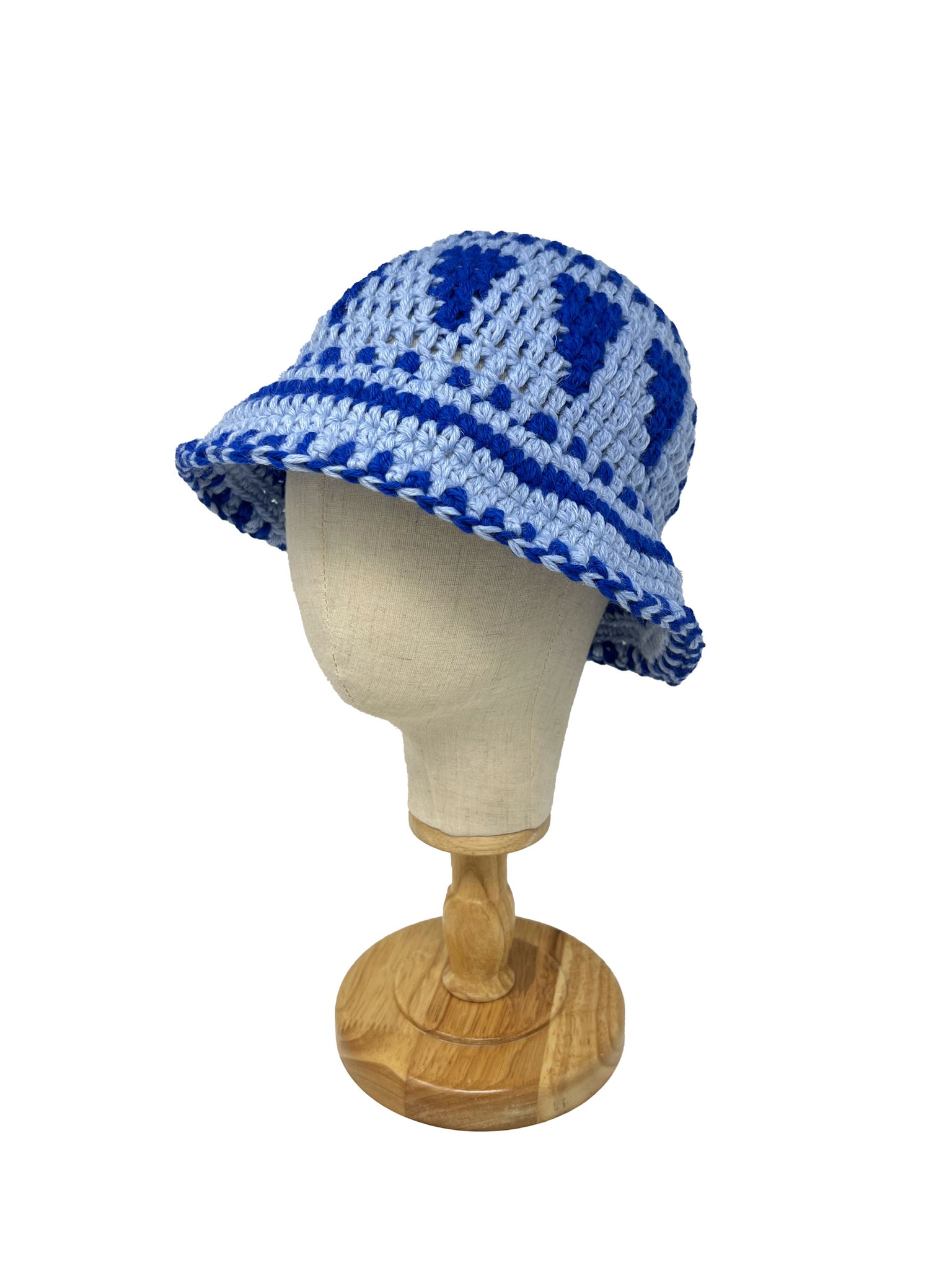 Cappello a secchiello lavorato all'uncinetto in lana etnica celeste e blu elettrico