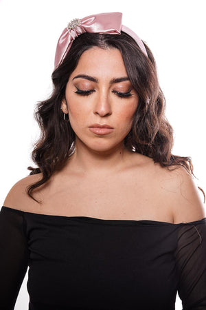 Pink satin hairband with lateral bow and crystals brooch